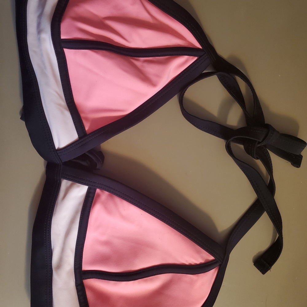 Geometrical pink bikini top